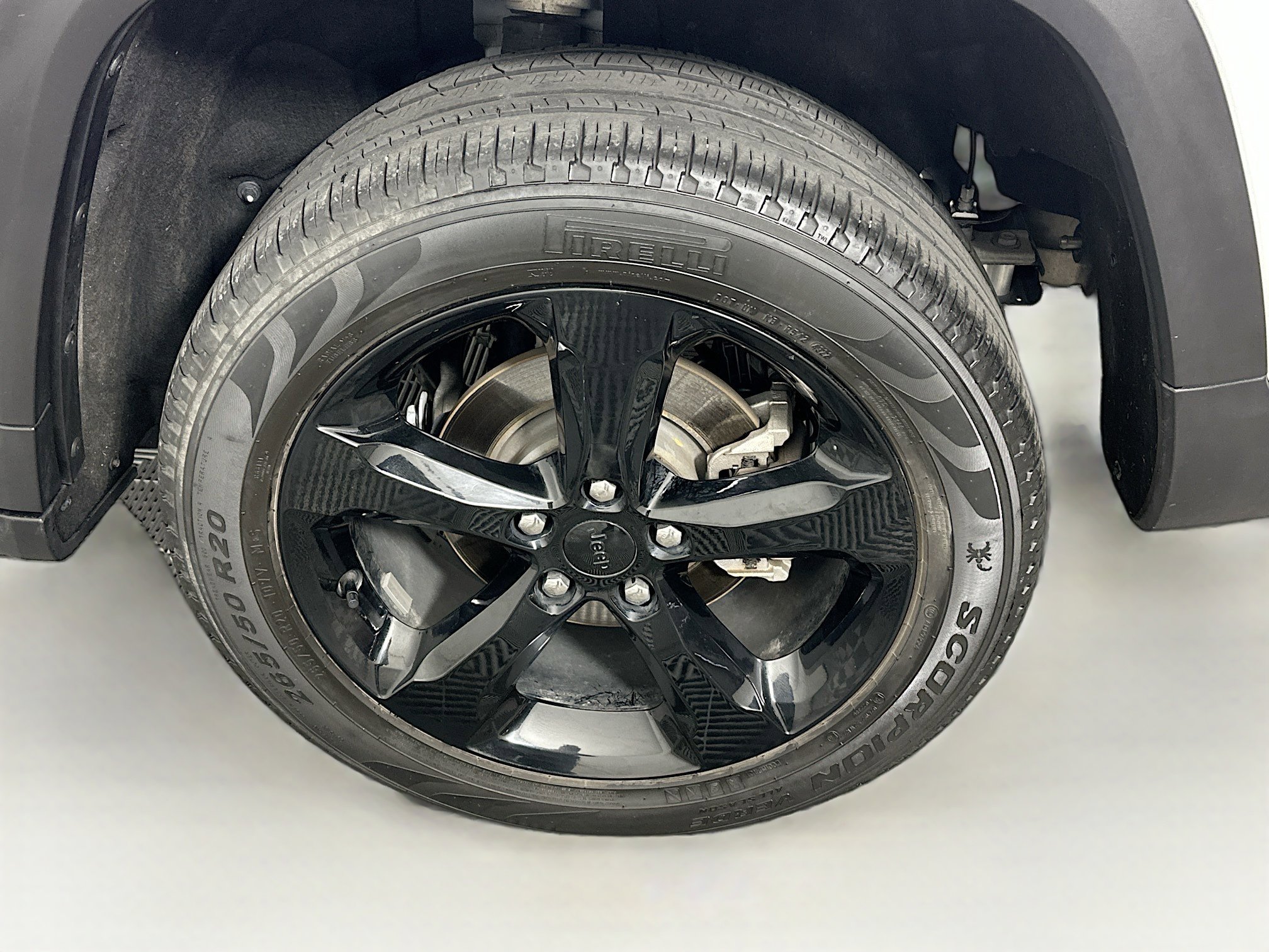 Used 2023 Jeep Grand Cherokee Limited w/ Black Appearance Package image 11