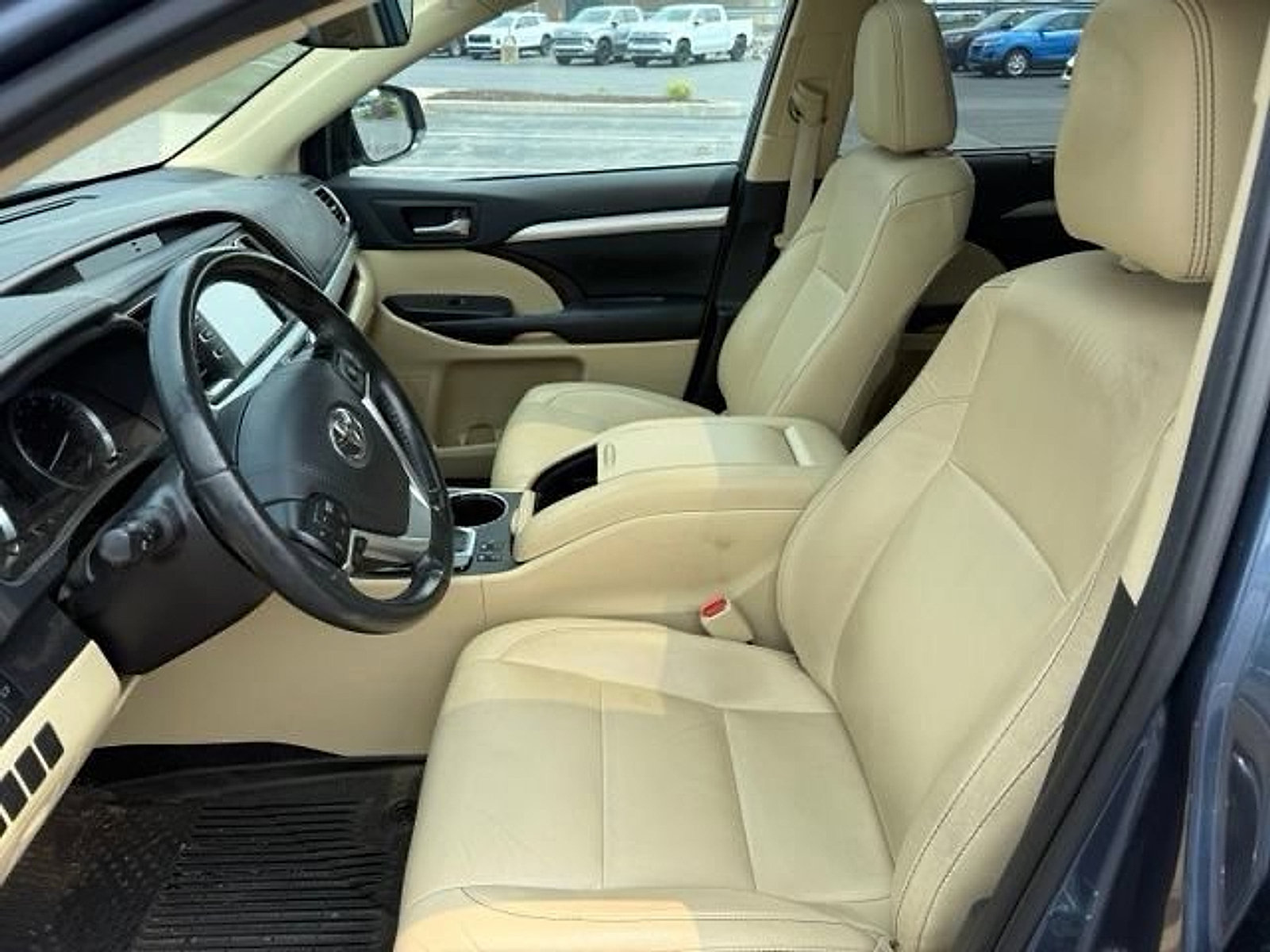 Used 2019 Toyota Highlander XLE AWD/4WD image 24