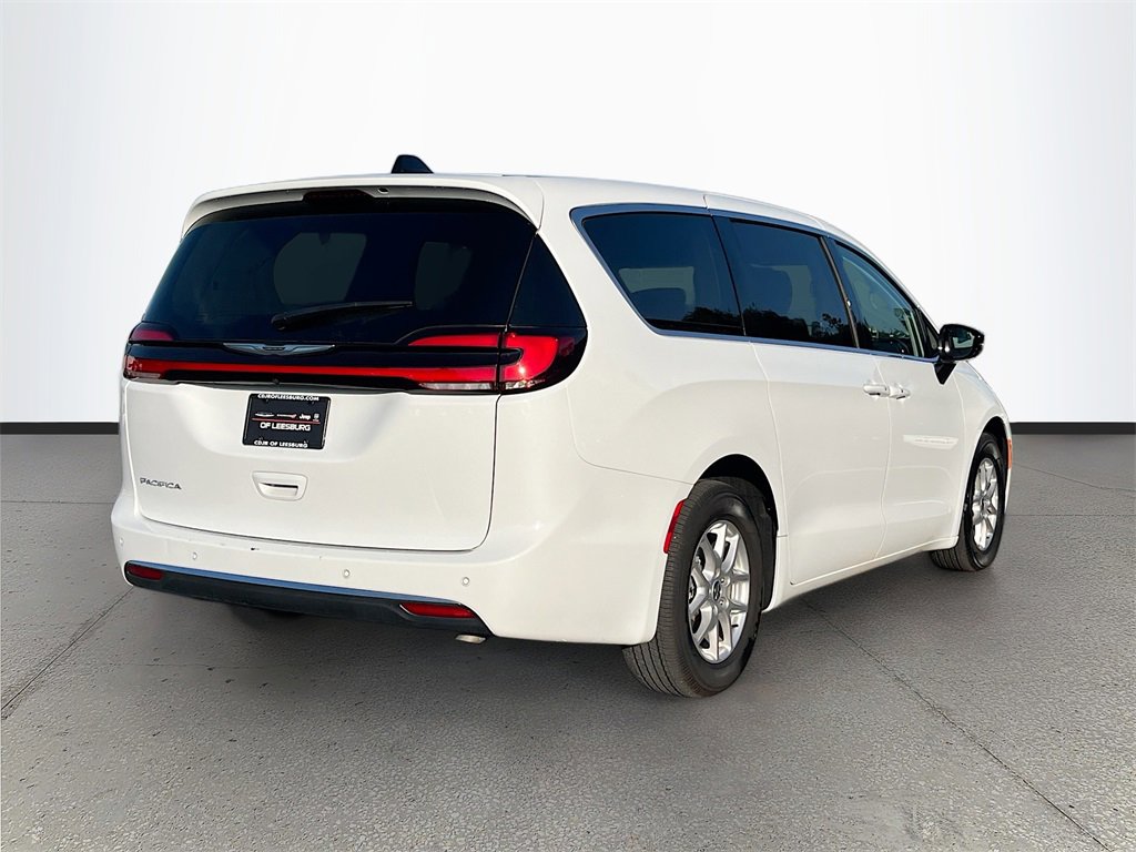 Certified 2024 Chrysler Pacifica Touring-L image 7