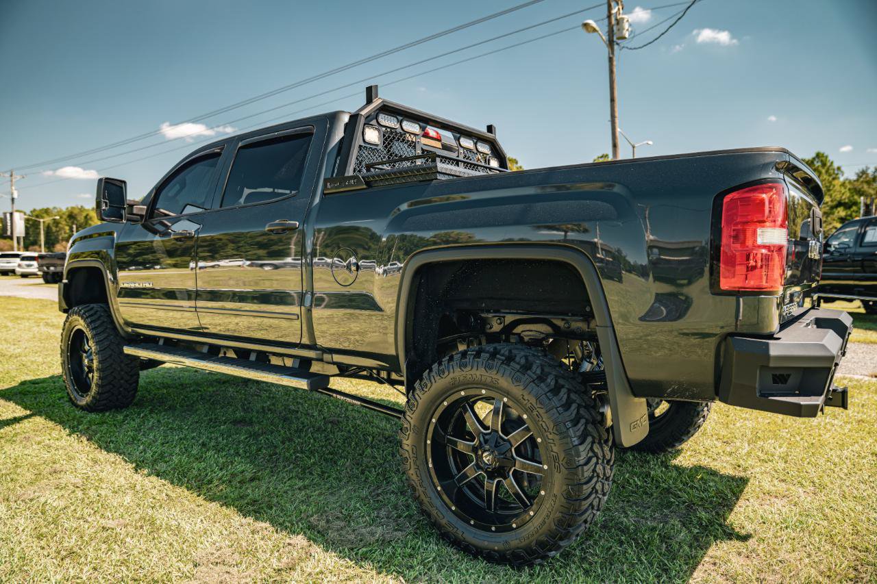 Used 2019 GMC Sierra 2500 Denali w/ Duramax Plus Package AWD/4WD image 4