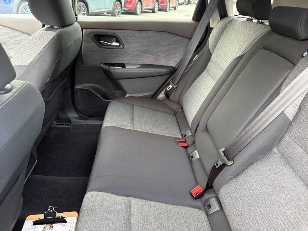 Used 2021 Nissan Rogue SV image 32