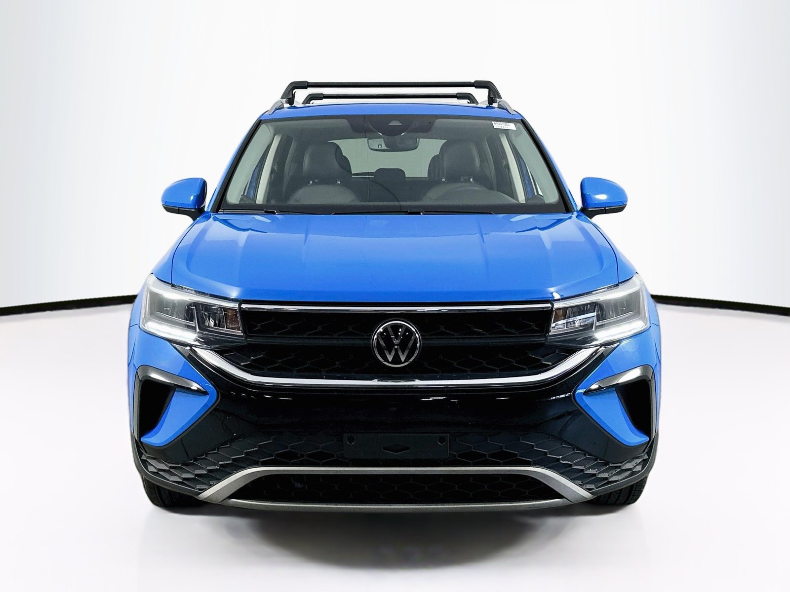 Used 2022 Volkswagen Taos SE w/ Panoramic Sunroof Package AWD/4WD image 2