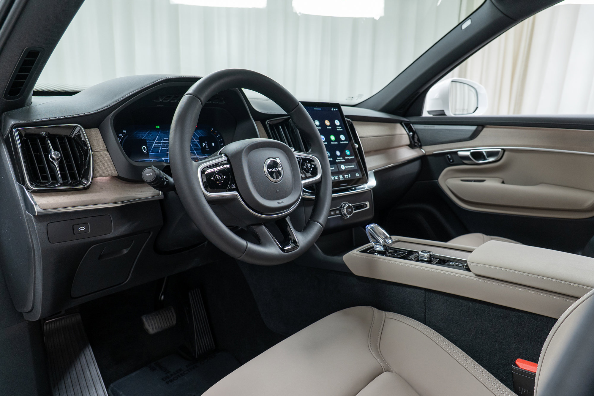 New 2026 Volvo XC90 B6 Plus w/ Protection Package Premier image 12