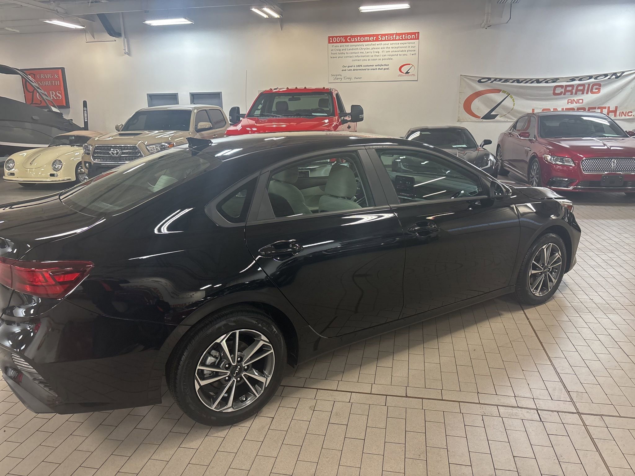 Used 2023 Kia Forte LXS w/ LXS Technology Package image 3