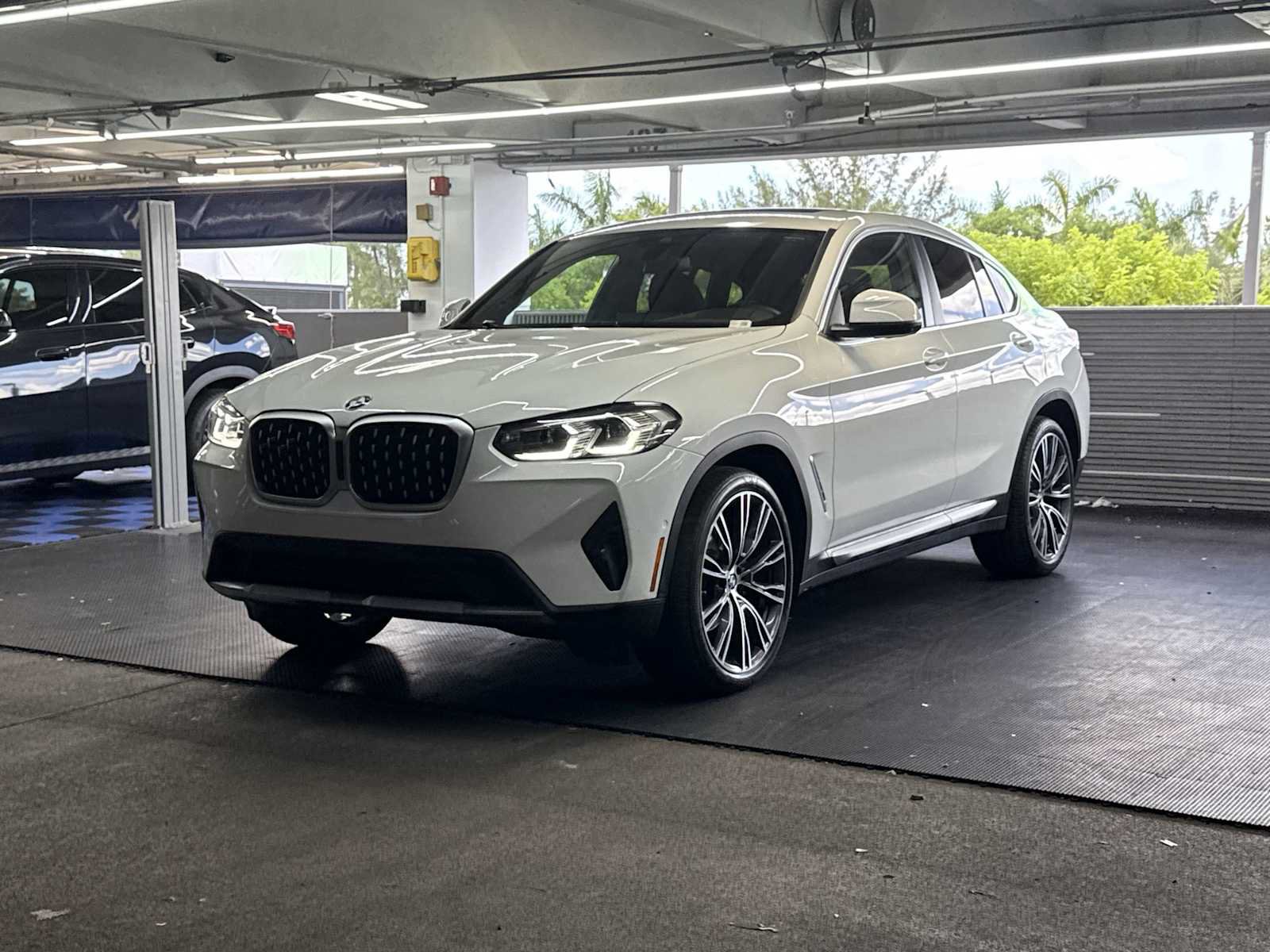 Used 2024 BMW X4 xDrive30i w/ Parking Assistance Package AWD/4WD image 1