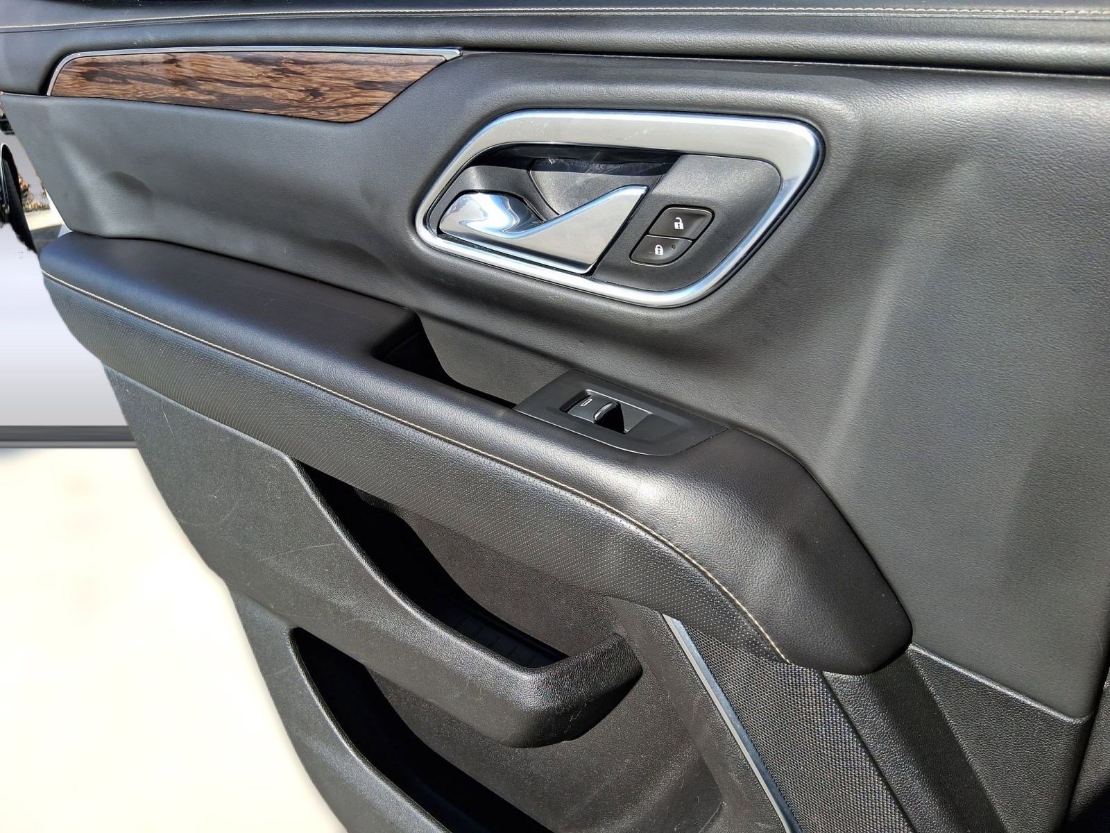 Used 2021 Chevrolet Tahoe Premier w/ Premium Package image 28