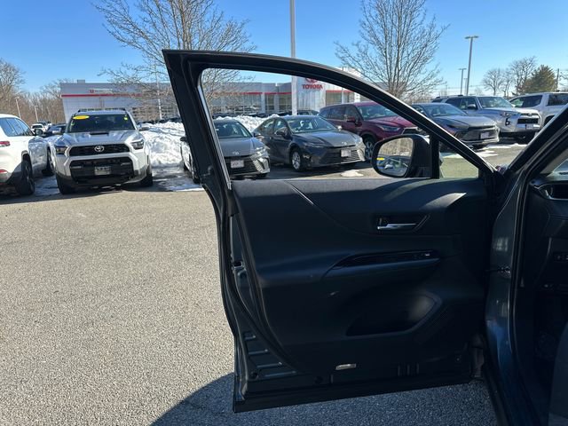 Certified 2021 Toyota Venza LE w/ Carpet Mat Package (TMS) image 25