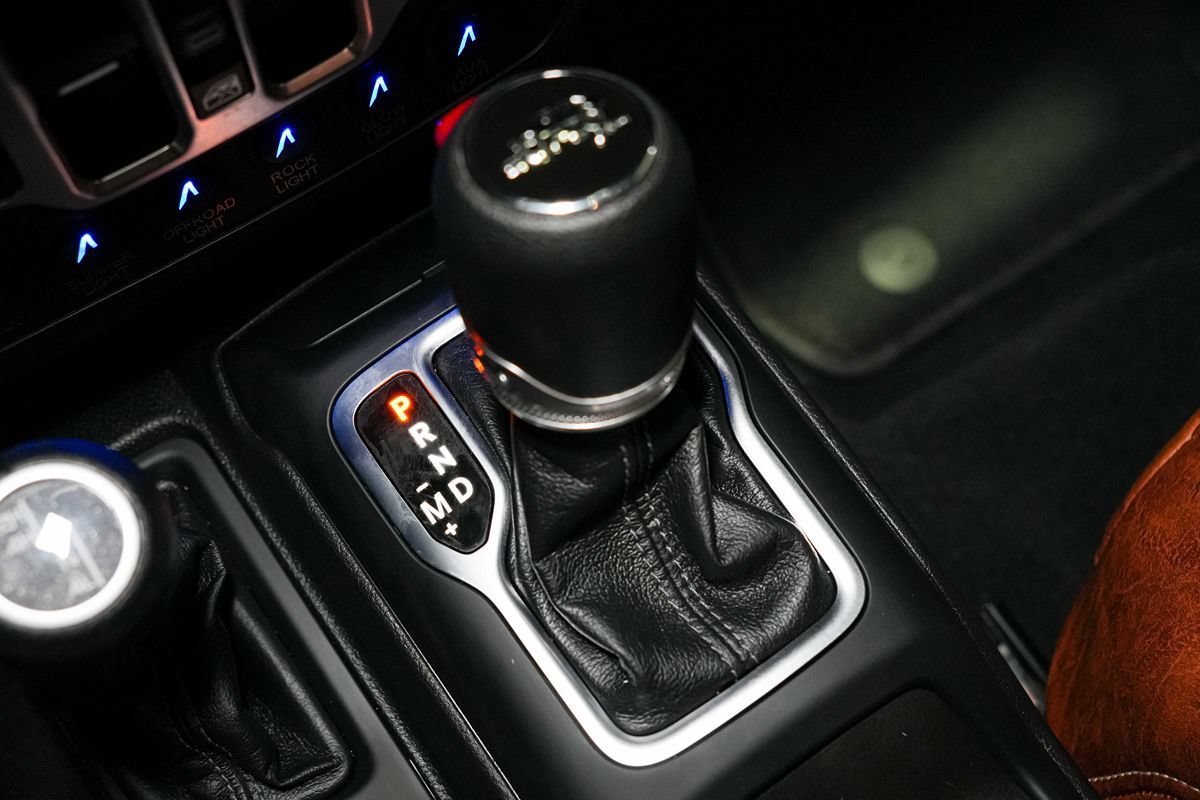 Used 2025 Jeep Wrangler Unlimited Sport AWD/4WD image 32