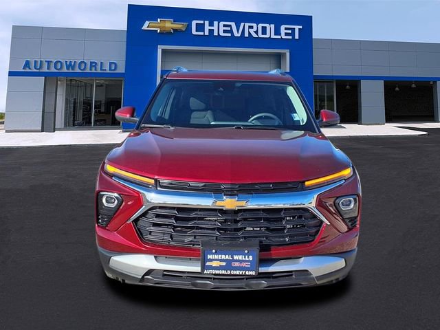 Used 2025 Chevrolet TrailBlazer LT AWD/4WD image 2