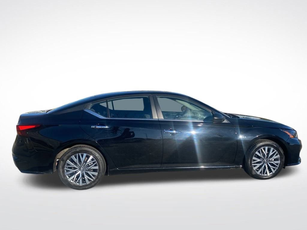 Used 2024 Nissan Altima 2.5 SV image 8