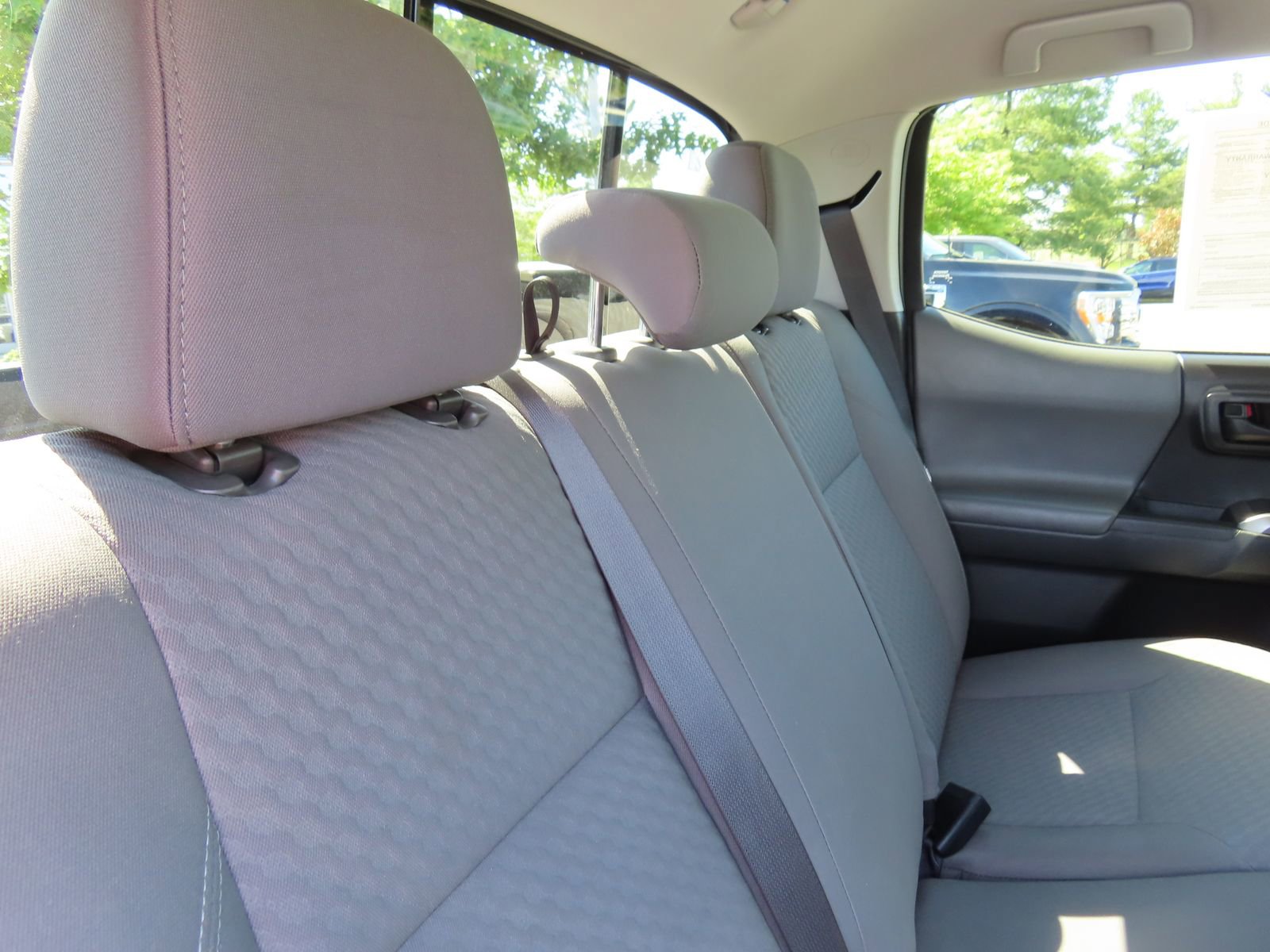 Used 2022 Toyota Tacoma SR5 AWD/4WD image 32