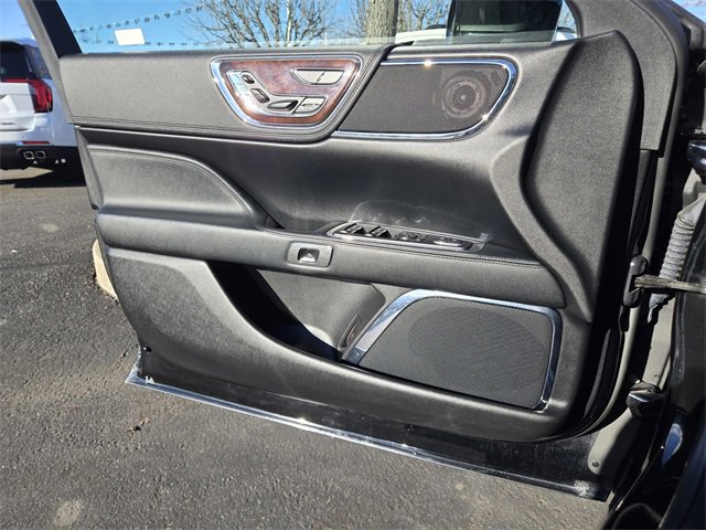 Used 2017 Lincoln Continental Reserve w/ Technology Package image 24