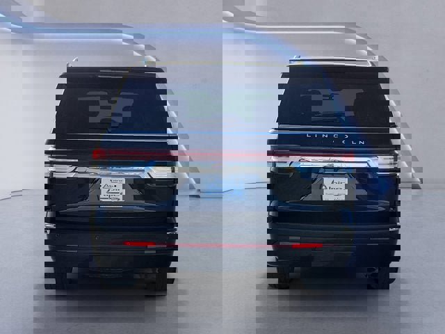 Used 2022 Lincoln Navigator 4WD image 4