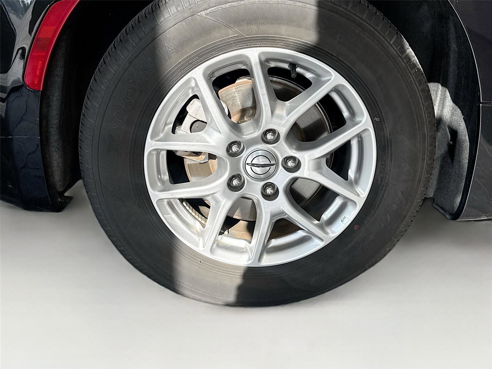 Used 2025 Chrysler Pacifica Select image 37