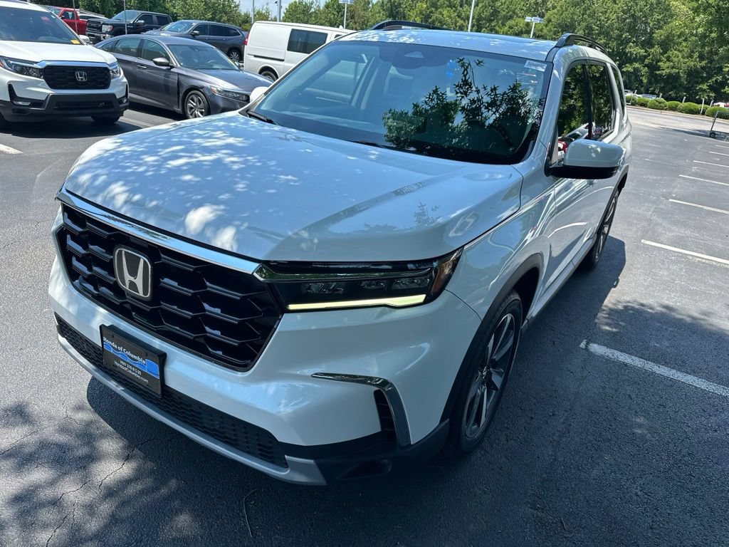 Certified 2025 Honda Pilot Touring image 7