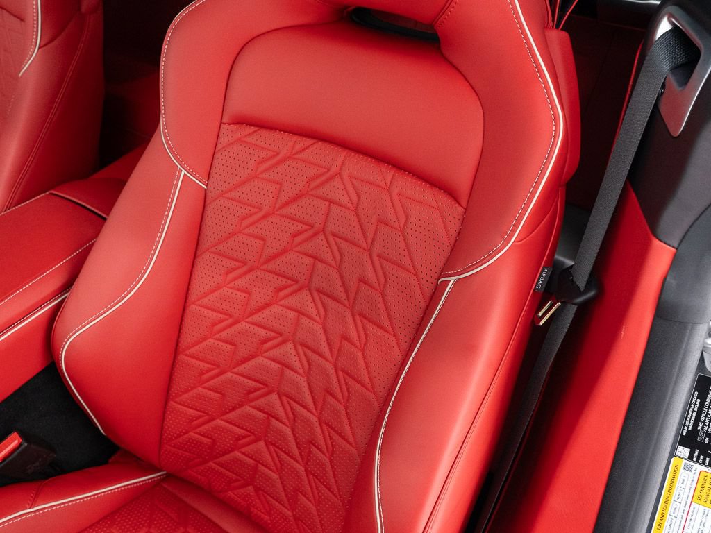 Used 2025 Aston Martin Vanquish RWD image 18