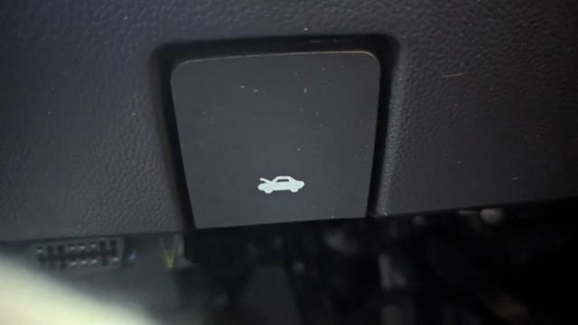 Used 2016 Chevrolet Silverado 1500 LTZ image 30