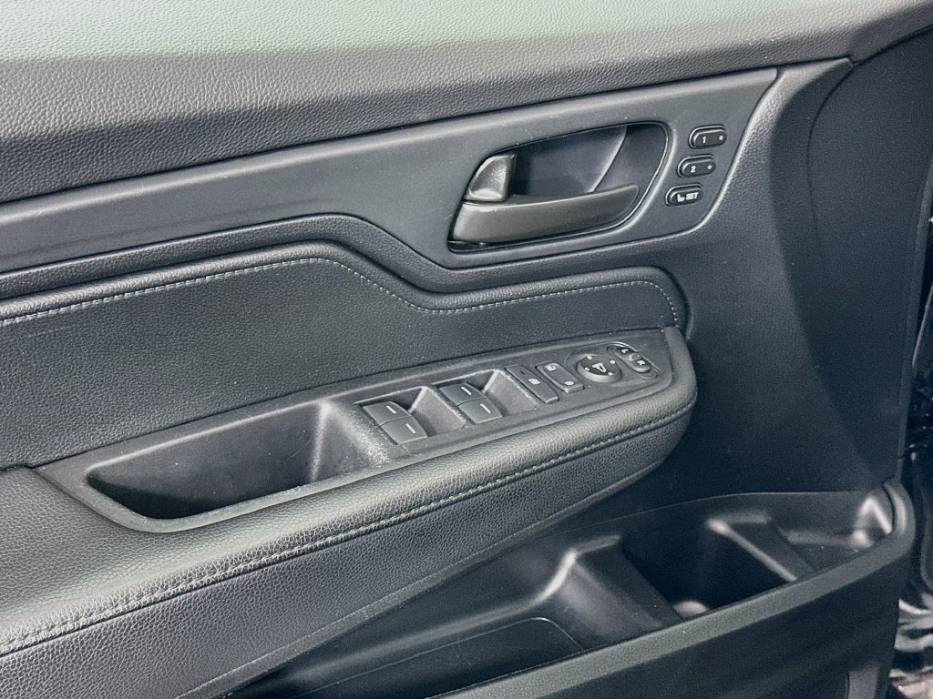 Certified 2025 Honda Odyssey EX-L image 17