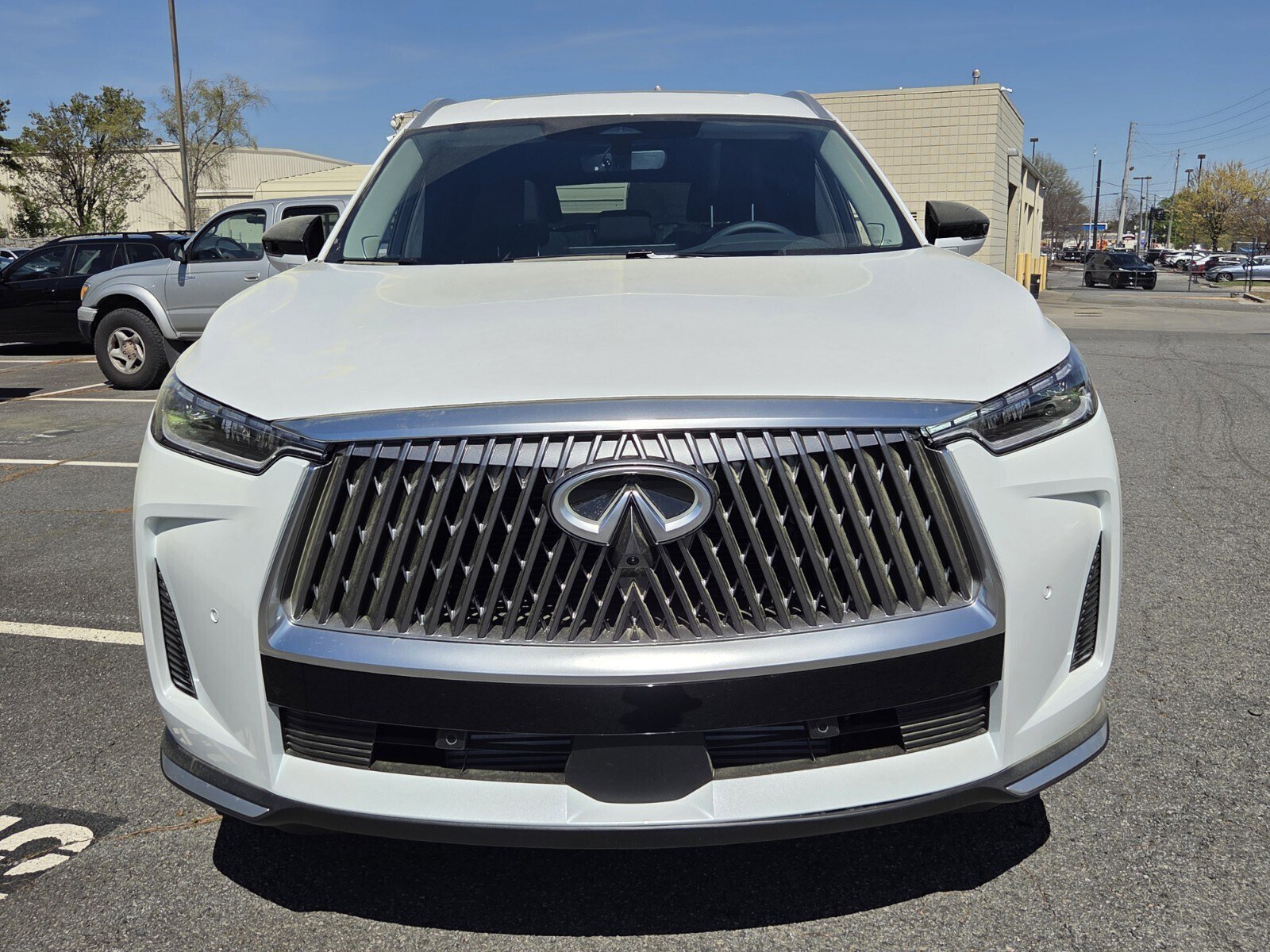 New 2026 INFINITI QX60 Luxe w/ Family Package image 2