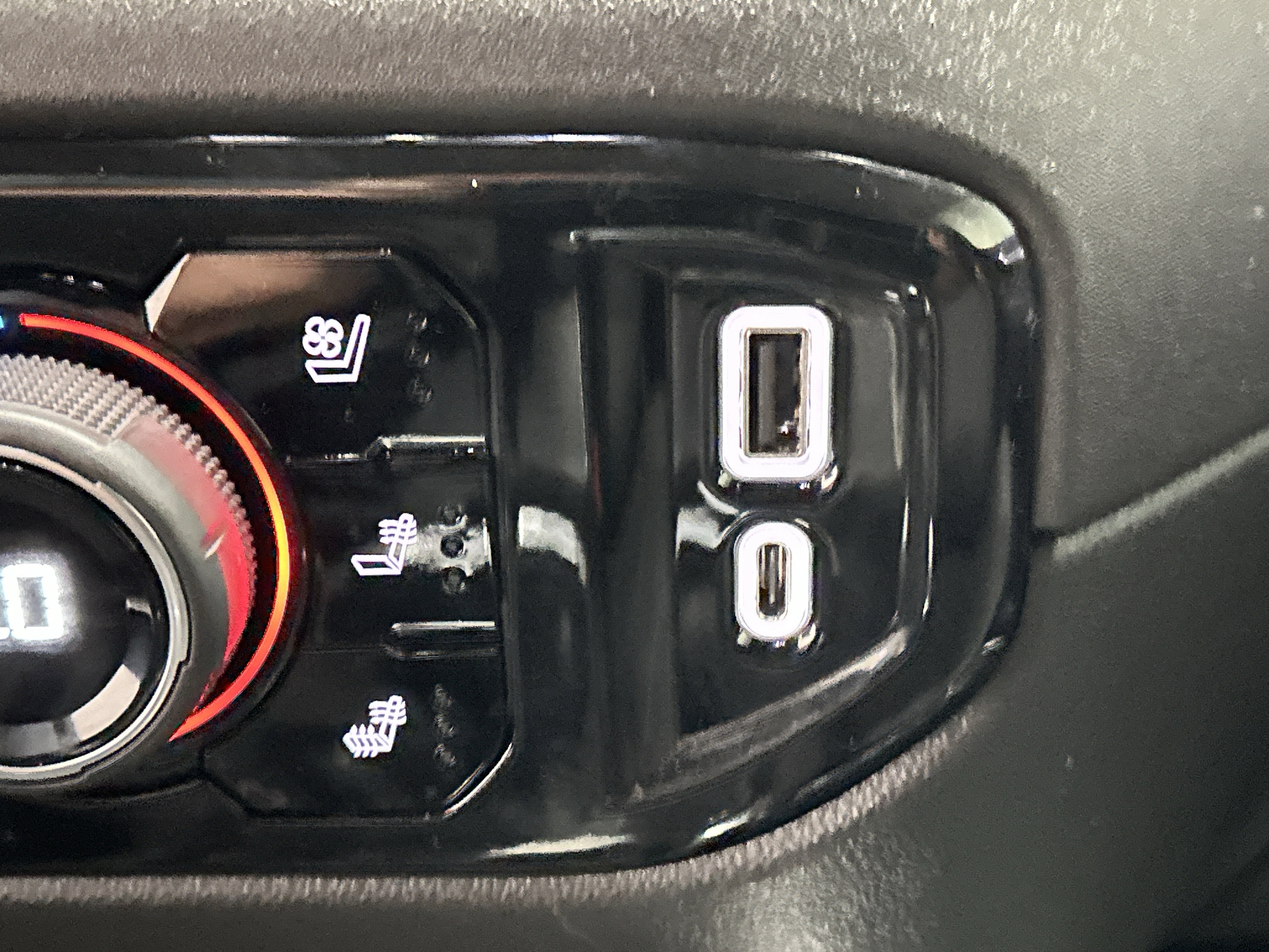 Used 2023 Chevrolet Silverado 1500 LTZ AWD/4WD image 45