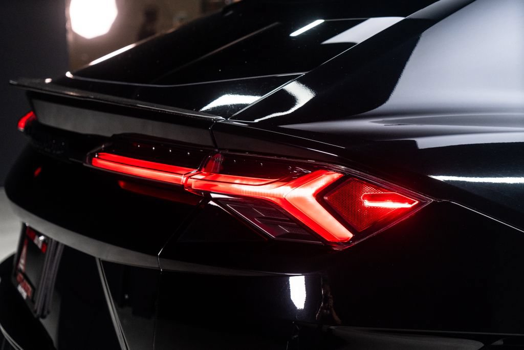 Used 2023 Lamborghini Urus Performante AWD/4WD image 16