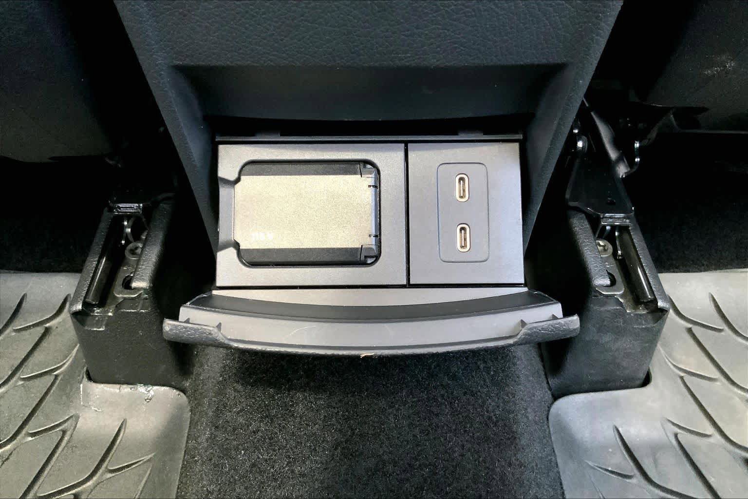 Used 2025 Mercedes-Benz GLB 250 4MATIC image 30