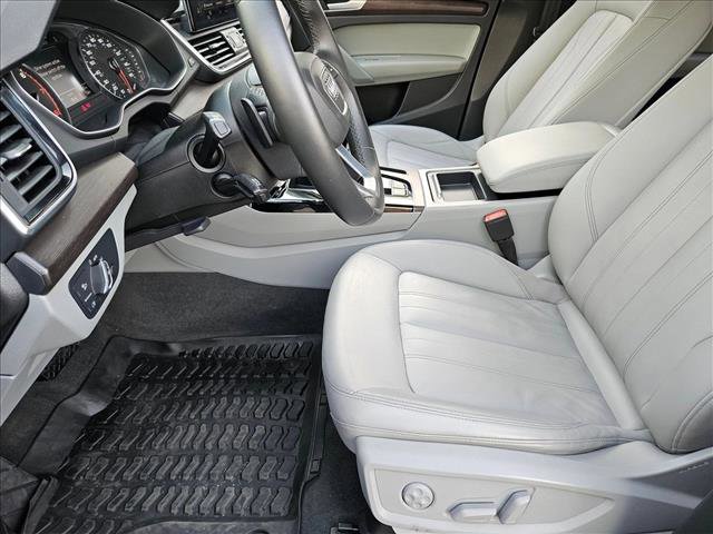 Used 2022 Audi Q5 2.0T Premium w/ Convenience Package image 16
