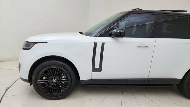 Used 2025 Land Rover Range Rover SE image 9