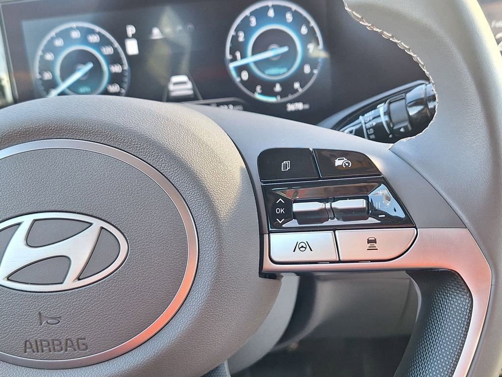 New 2025 Hyundai Elantra SEL image 16