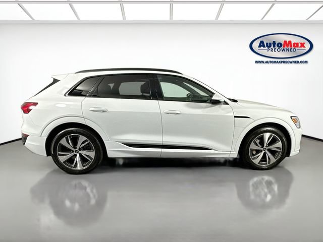 Used 2024 Audi Q8 e-tron Premium image 10
