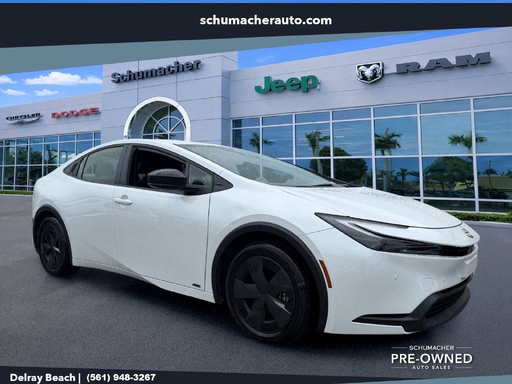 Used 2025 Toyota Prius LE AWD/4WD image 1
