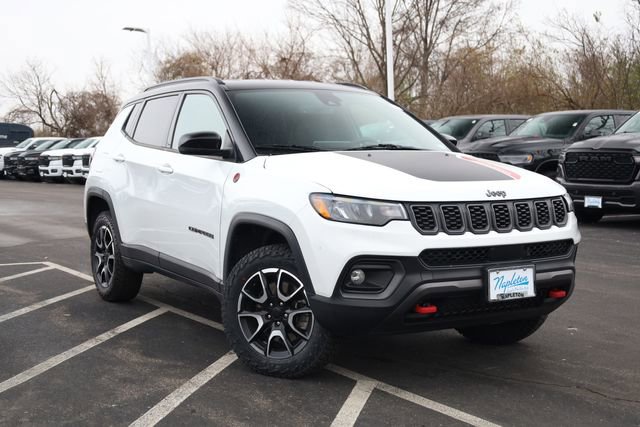 Used 2024 Jeep Compass Trailhawk image 2