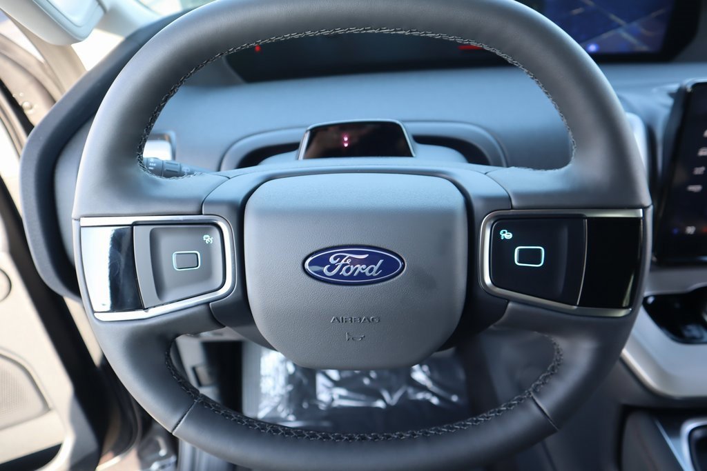 New 2025 Ford Expedition Active image 3