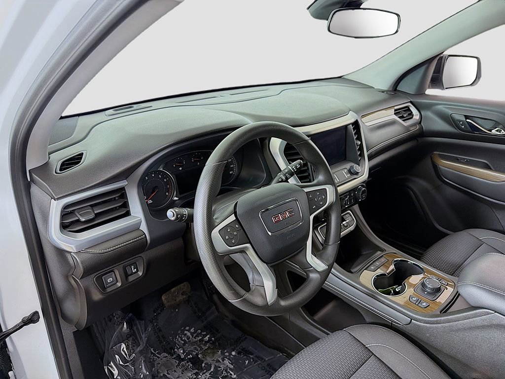 Used 2023 GMC Acadia SLE w/ Driver Convenience Package image 16