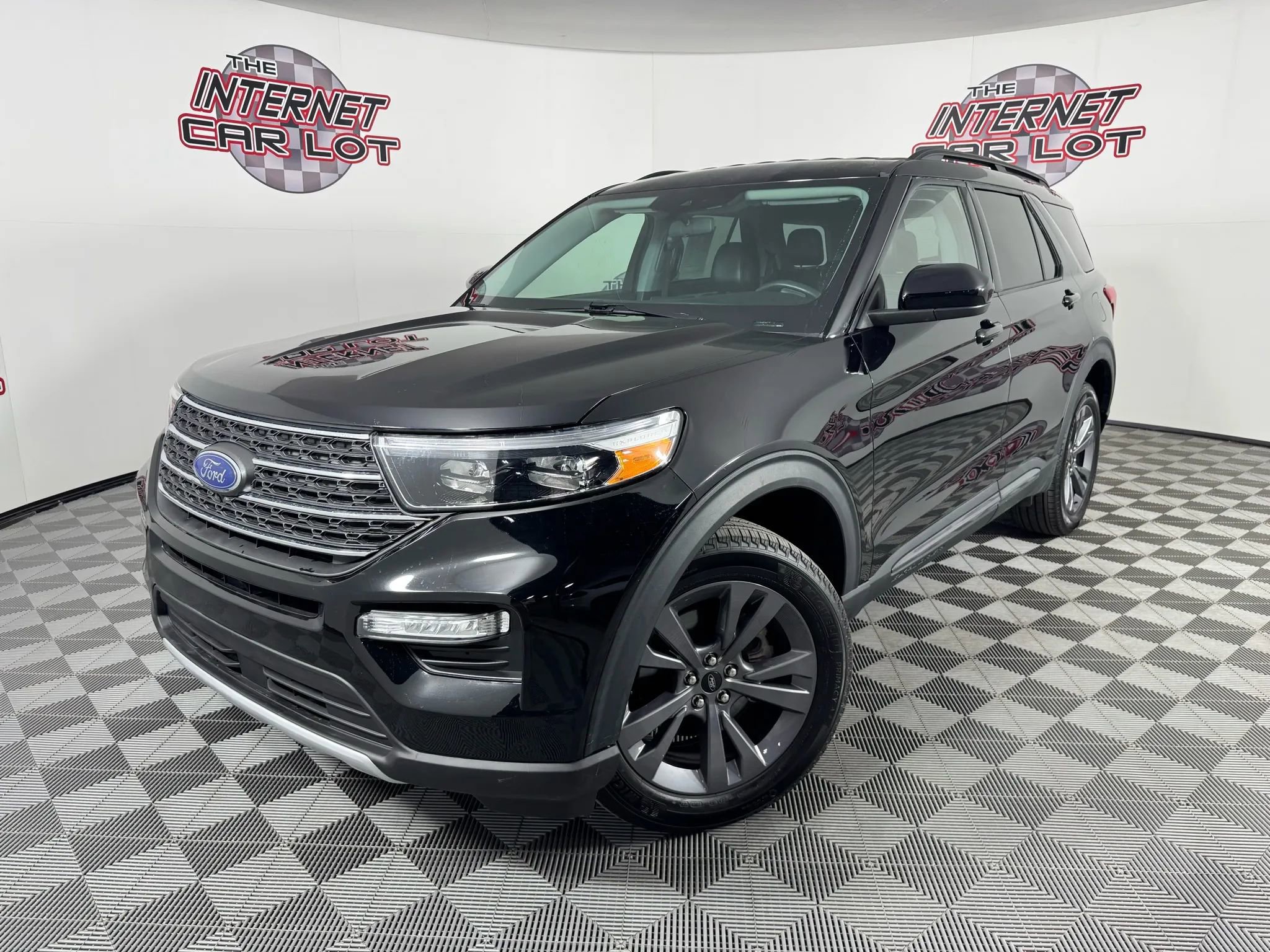 Used 2022 Ford Explorer XLT w/ Equipment Group 202A image 1