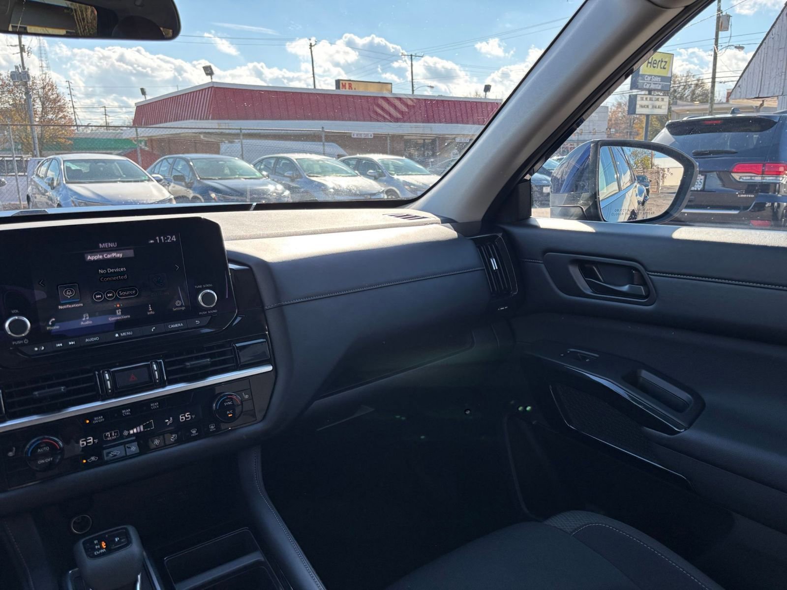 Used 2025 Nissan Pathfinder SV image 35