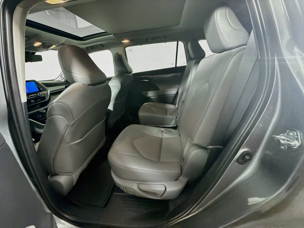 Certified 2025 Toyota Highlander Platinum AWD/4WD image 24