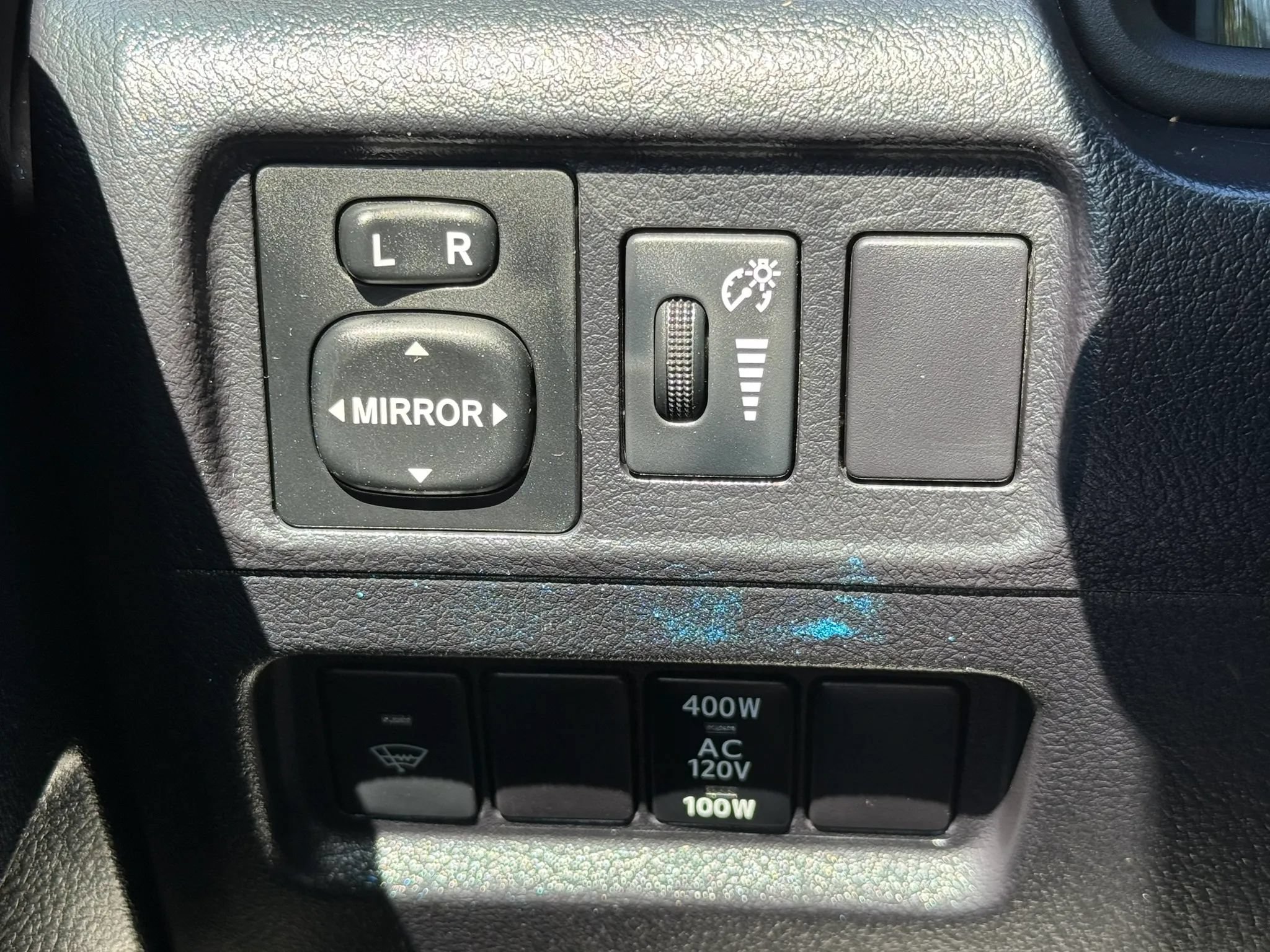 Used 2015 Toyota 4Runner SR5 AWD/4WD image 28