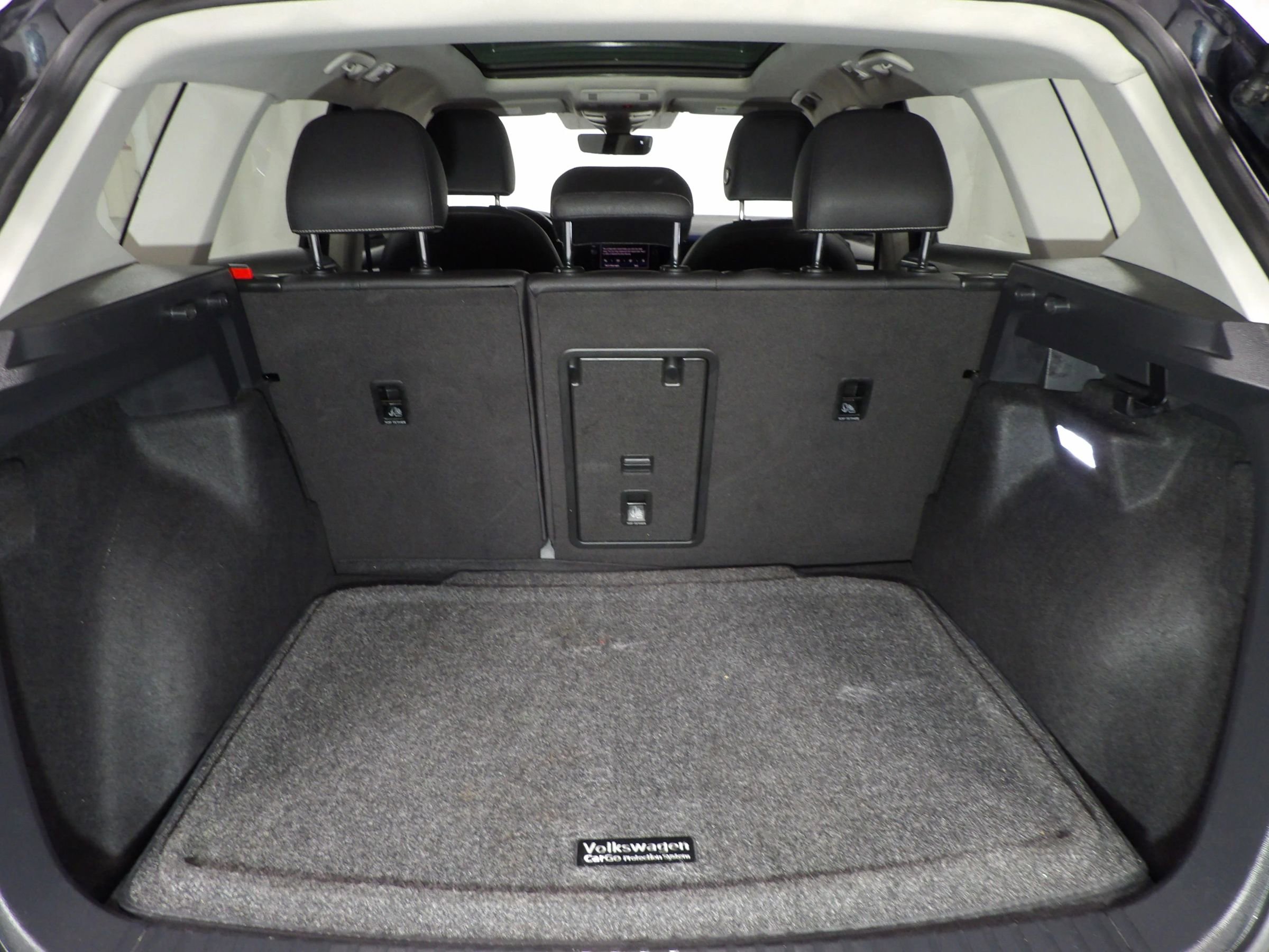 Used 2024 Volkswagen Taos SE w/ Panoramic Sunroof Package AWD/4WD image 8