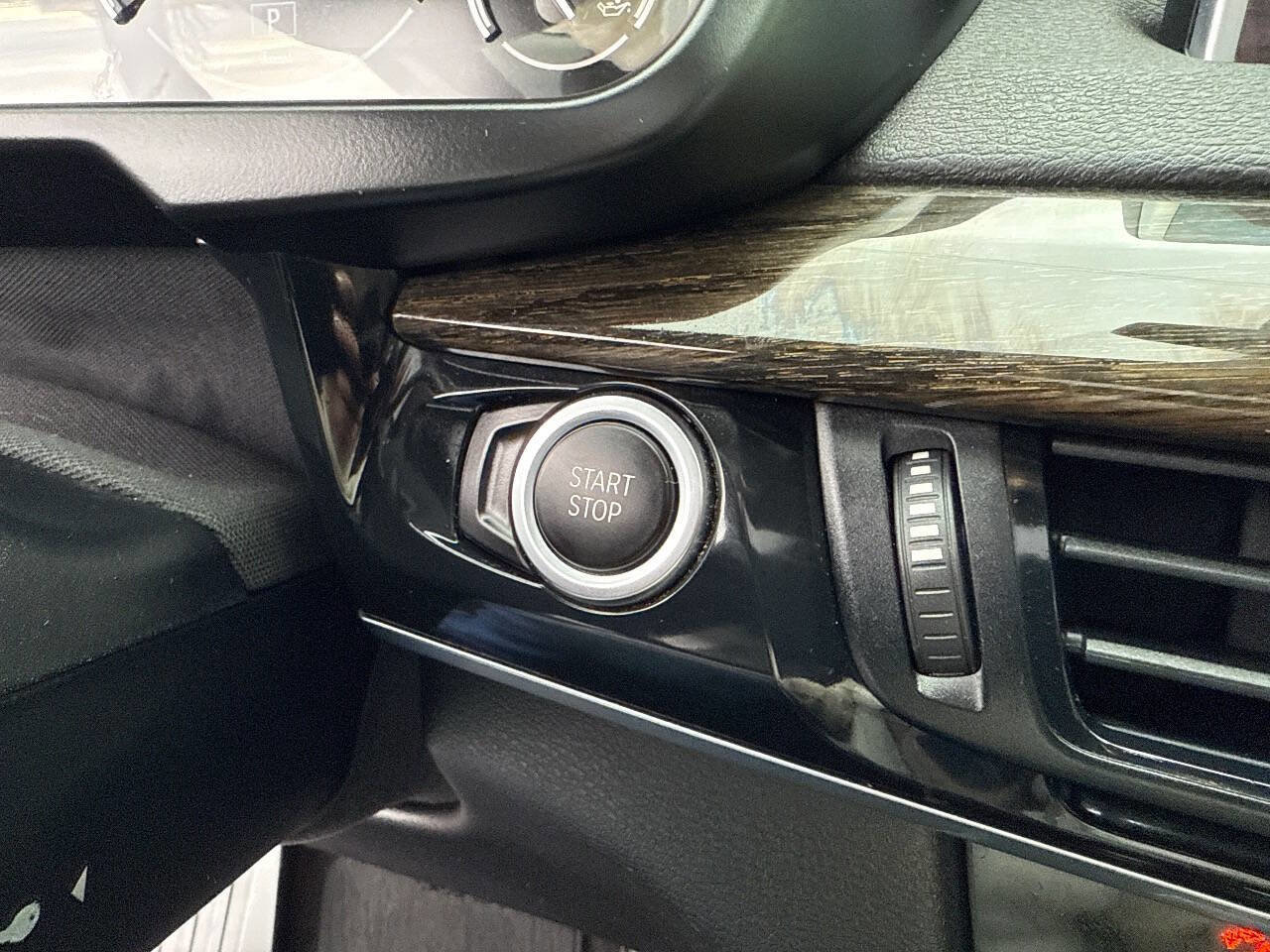 Used 2016 BMW X5 xDrive40e image 33