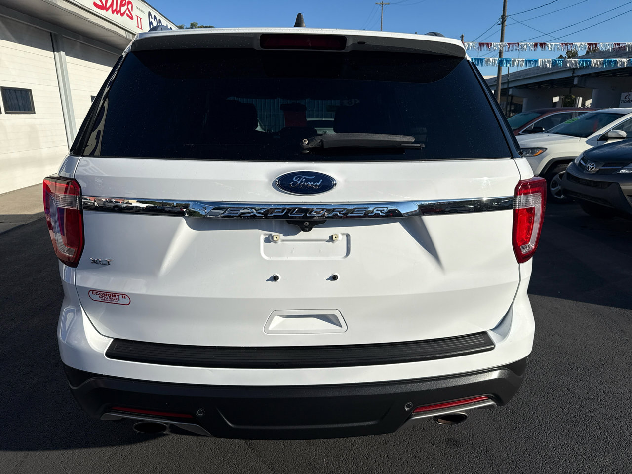 Used 2018 Ford Explorer XLT image 4