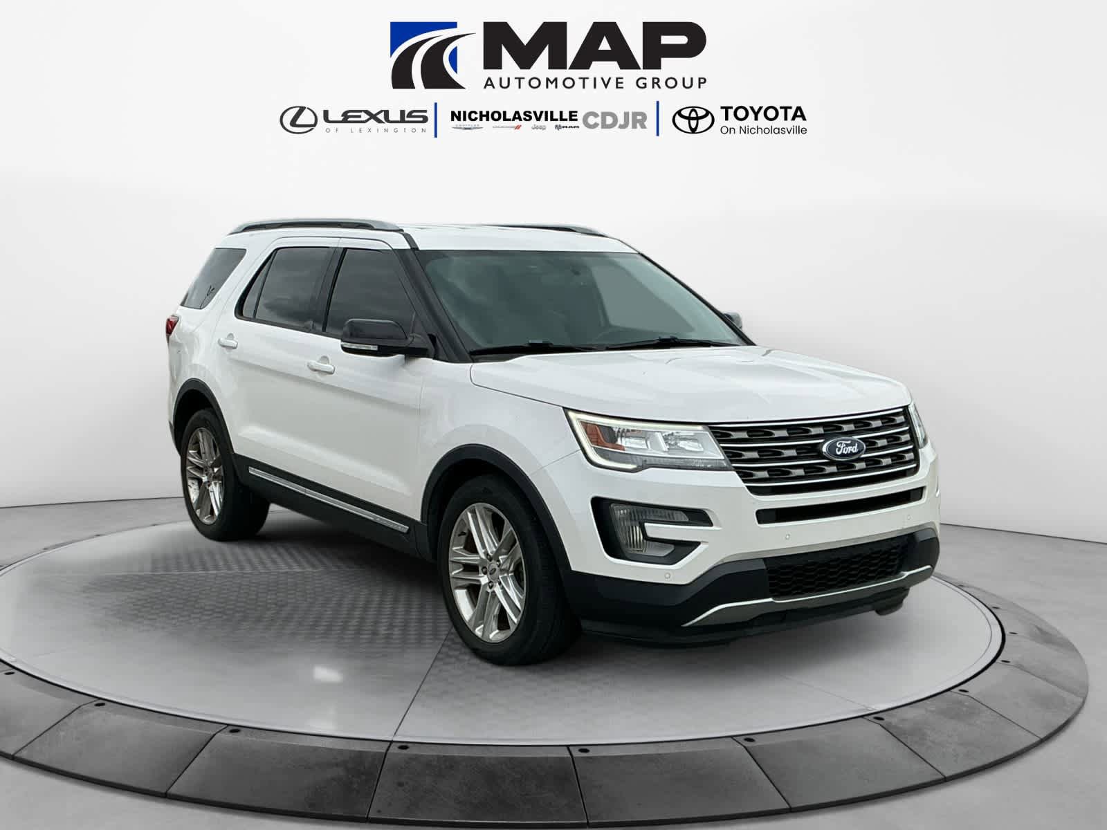 Used 2017 Ford Explorer XLT w/ Equipment Group 202A FWD image 5