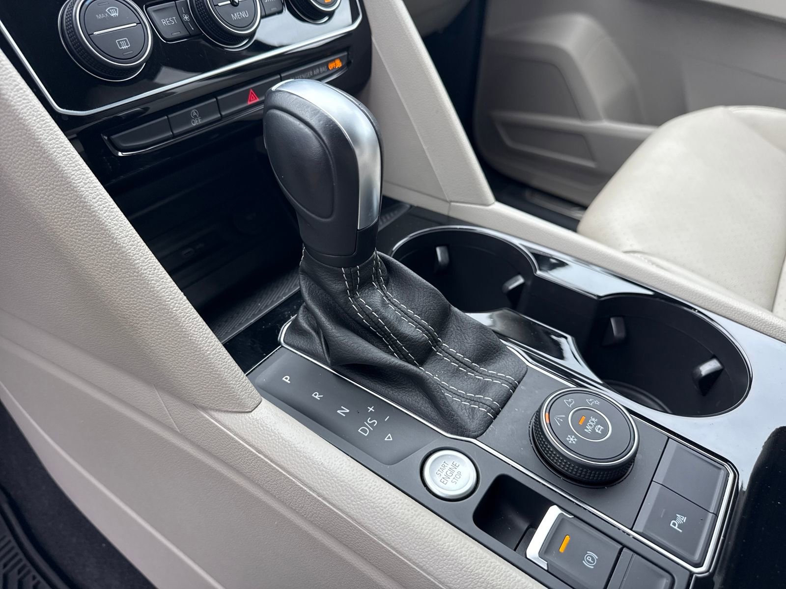 Certified 2023 Volkswagen Atlas SE w/ Black Wheel Package image 25