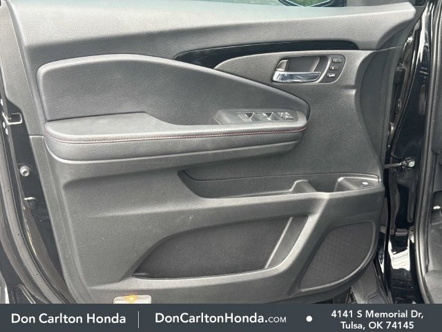 Used 2025 Honda Ridgeline Black Edition image 12