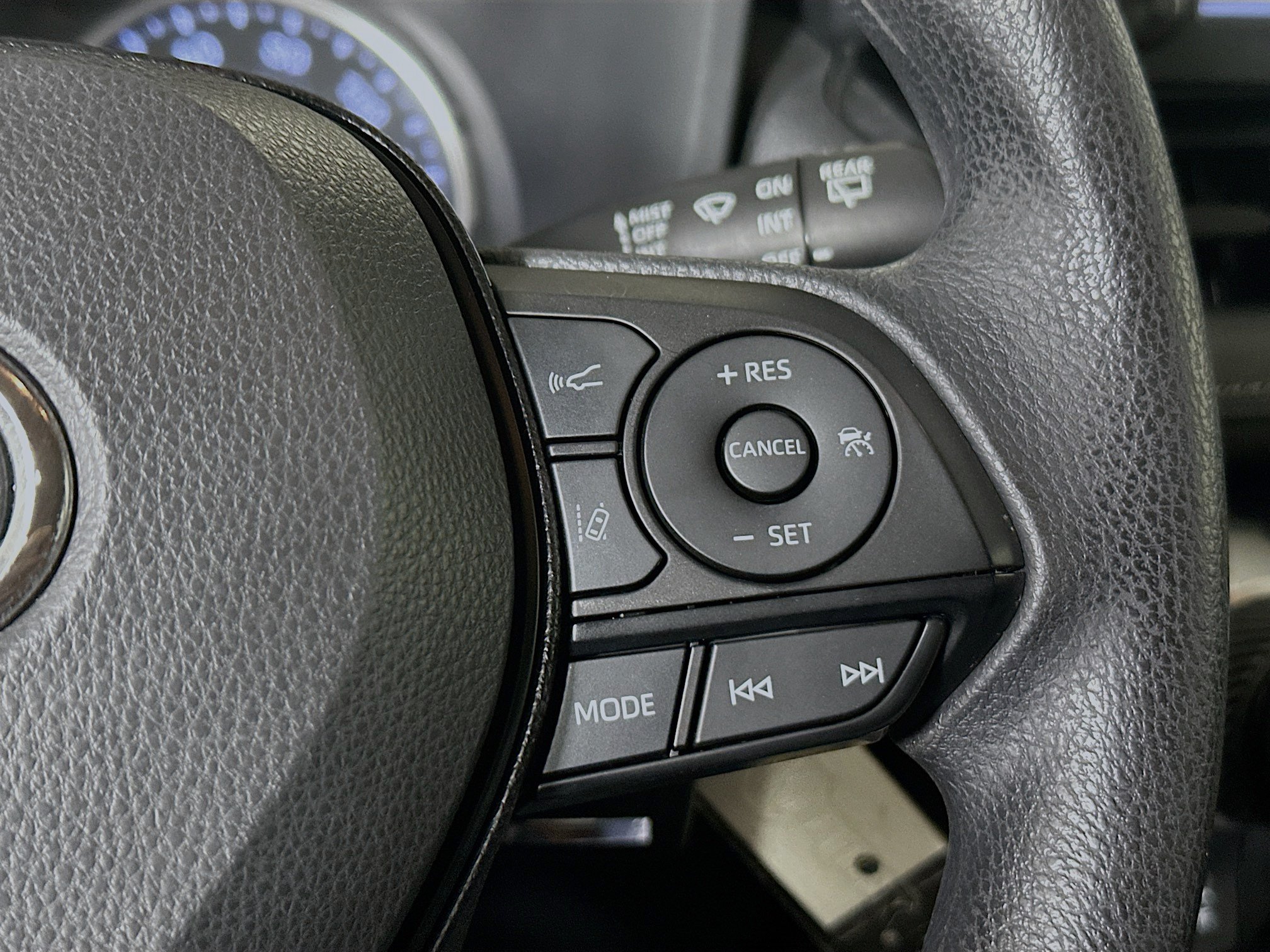 Used 2019 Toyota RAV4 LE FWD image 17