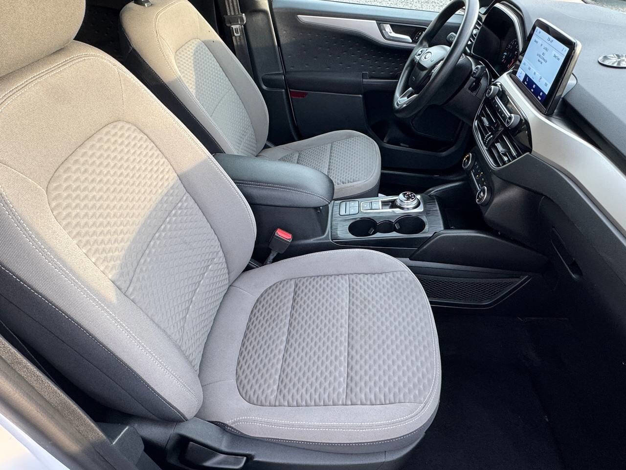 Used 2020 Ford Escape SE image 16