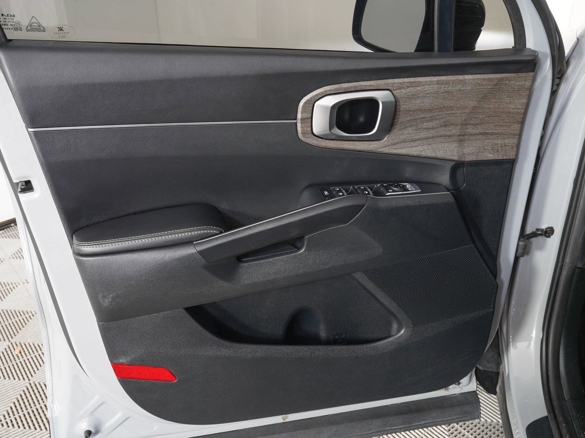 Used 2022 Kia Sorento EX w/ Panoramic Sunroof Package image 16