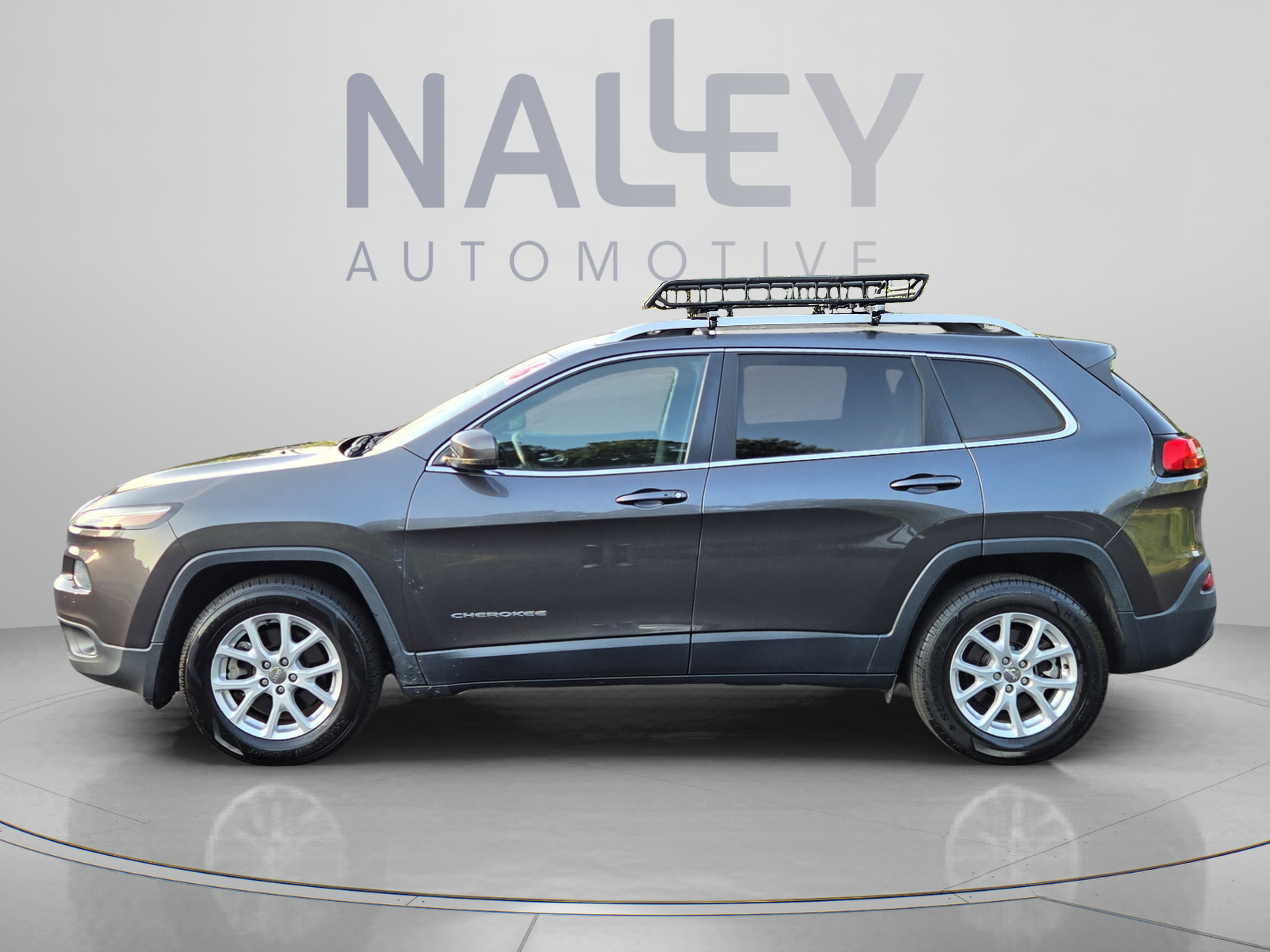 Used 2016 Jeep Cherokee Latitude w/ Comfort/Convenience Group AWD/4WD image 2