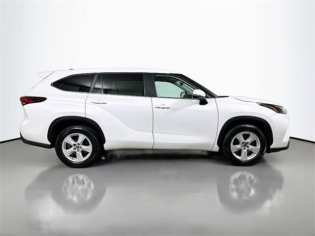 Used 2023 Toyota Highlander LE image 8