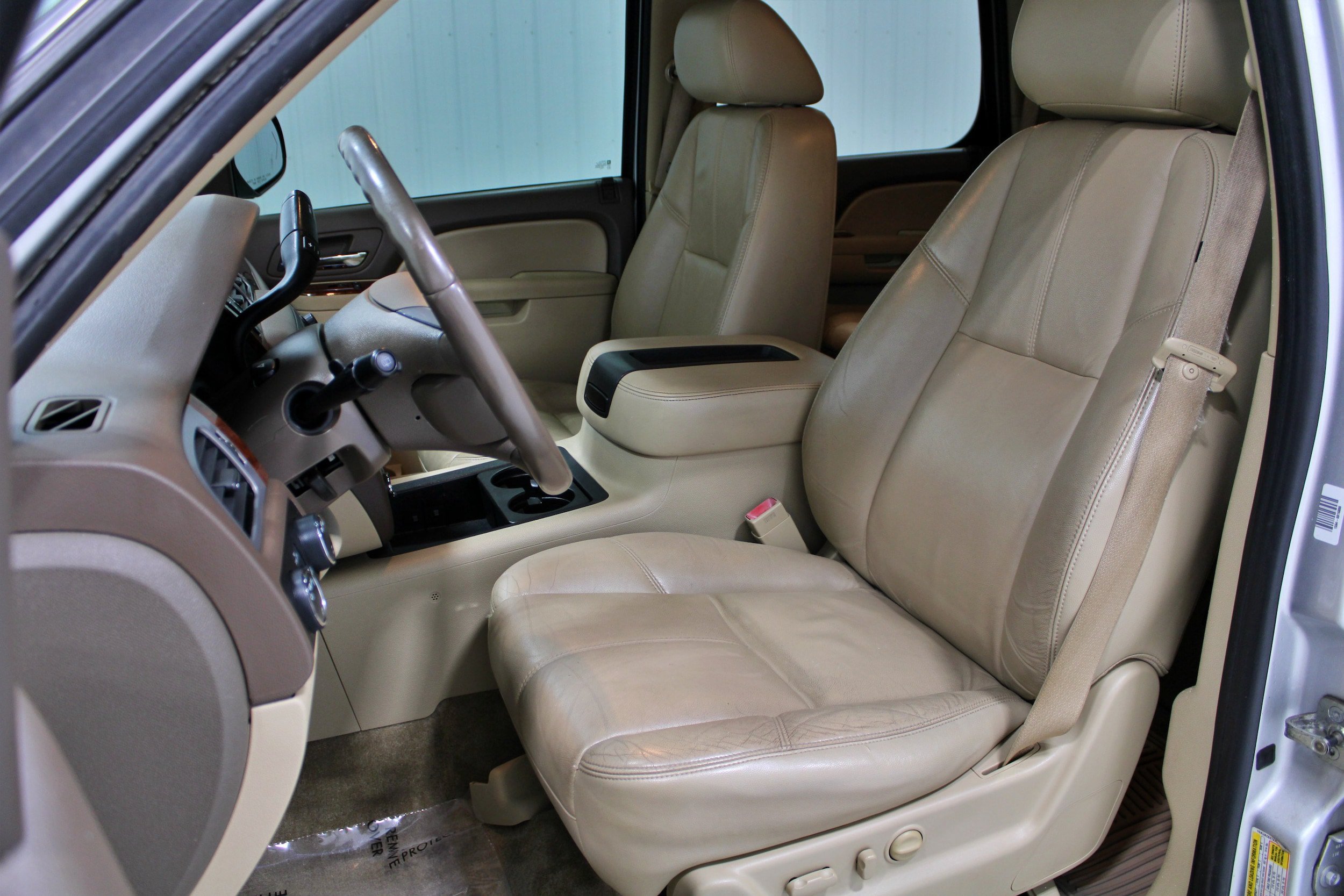 Used 2010 GMC Yukon SLT w/ SLT-2 Equipment Package AWD/4WD image 6